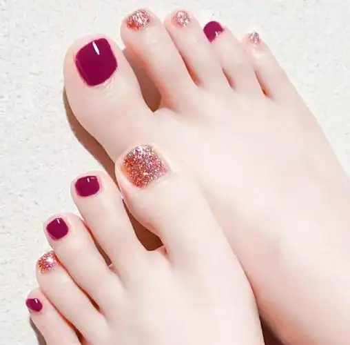 玫红色亮片撞色脚趾甲美甲款式2021,图片,脚指甲美甲-lomo美甲