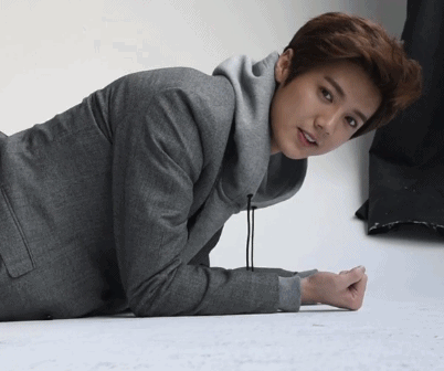 鹿晗好帅帅哥欧巴gif动图_动态图_表情包下载_soogif