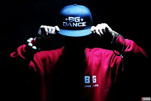 街舞跳到脱力…好烦躁