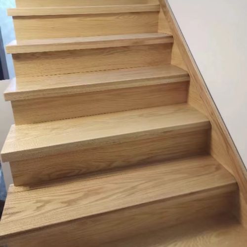 实木楼梯踏板红橡木踏板楼梯定制扶手立柱整梯定制三角形踏板