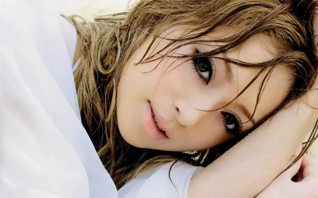 性感美女户外摄影高清图片高清大图预览1920x1080_美女壁纸下载_美桌