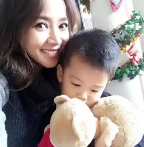 台湾主播侯佩岑:公公欠百万赌债跑路,儿子又患溶血症_周杰伦_黄柏俊