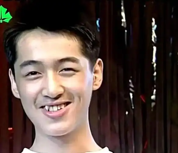 胡歌以前的牙齿真的有点不堪入目,难怪有人说整牙堪比整容 67