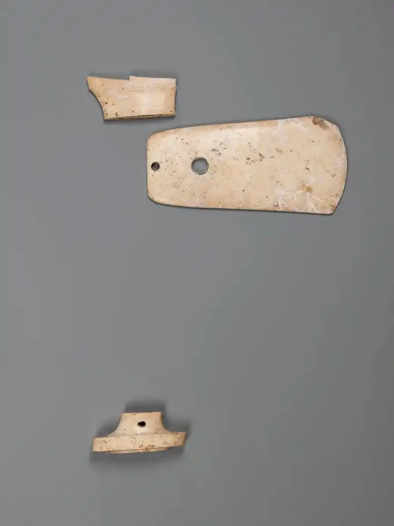 瑁镦组合玉钺 良渚文化(距今约5300—4300年) 1986年浙江余杭反山遗址