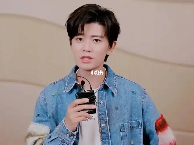 和任嘉伦一起为我们的荣耀打call