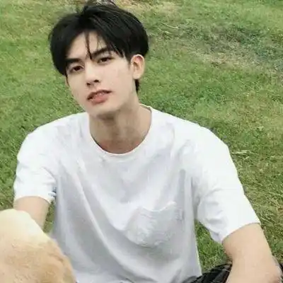 看起来很气质意境唯美帅气男生头像真人帅哥照片