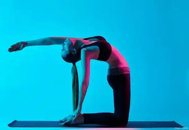 三角式瑜伽动作讲解