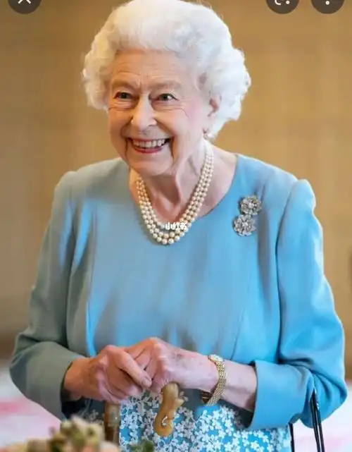 女王最爱的三圈珍珠项链