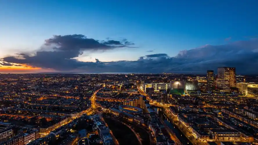 壁纸 荷兰,海牙,城市夜景,摩天大楼,灯光 3840x2160 uhd 4k 高清壁纸