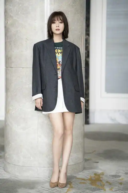 殷桃短发西服酷飒写真图片39