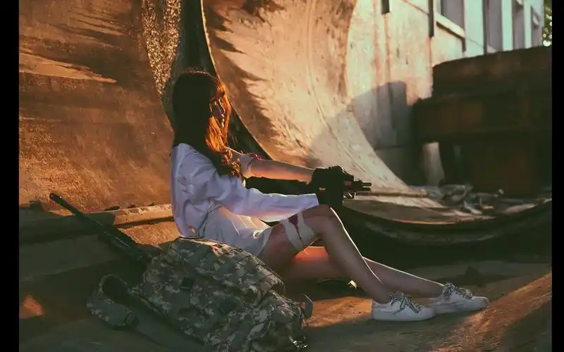 【绝地求生cos】美女长腿小姐姐竟然在绝地里._哔哩哔哩_bilibili