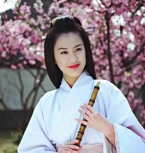 星女郎黄圣依为爱隐婚8年一年2亿零花钱