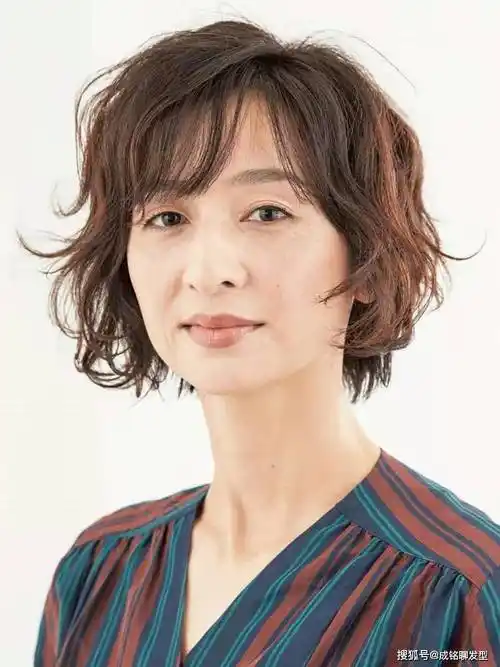中年女性也适合的独特发型,让你散发迷人光彩!_效果_长度_类型