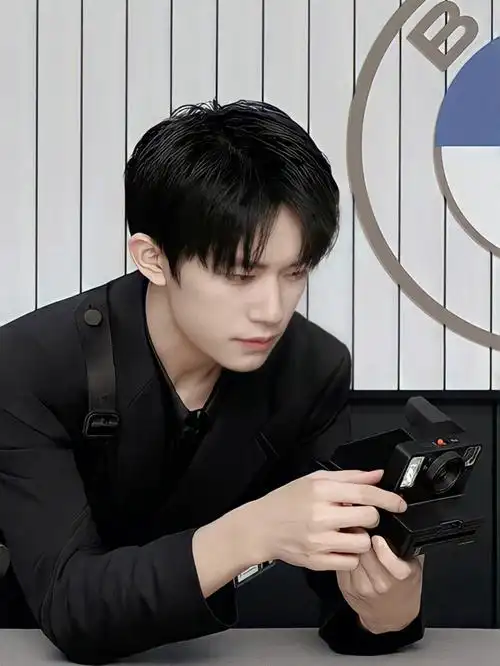 闷得儿蜜天哪艺术家易烊千玺