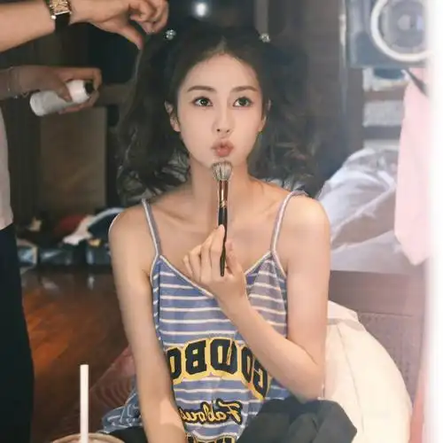 白鹿双马尾蝴蝶结造型#白鹿分享海边照片,双马尾蝴蝶结造型,蜜套北