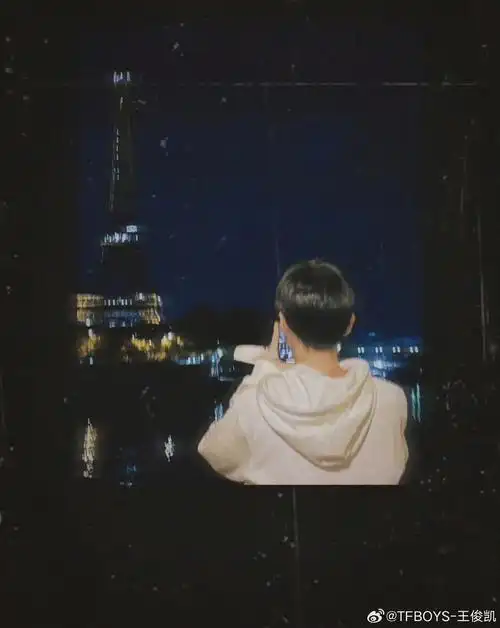 一个背影就足够赢我的全世界#王俊凯 - 抖音