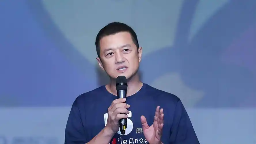 看李亚鹏怒怼妻子,她回怼:没钱连锅都没得开!