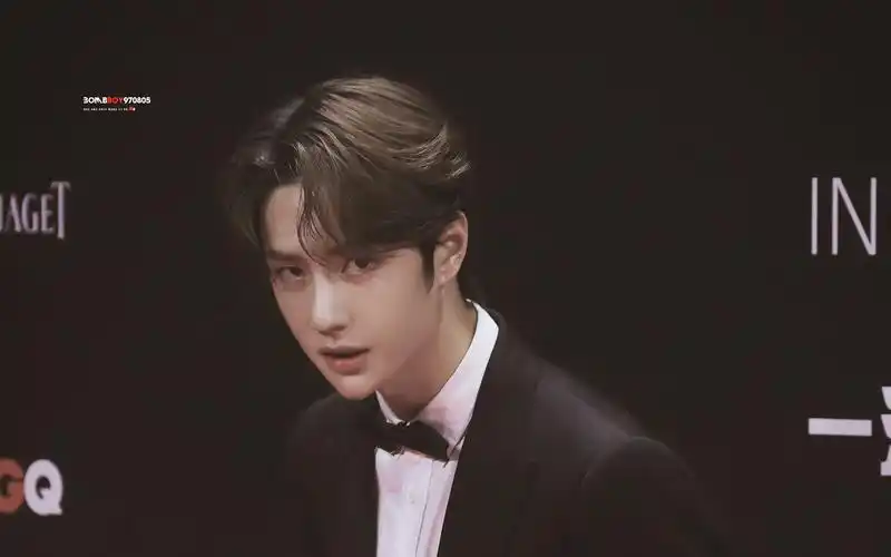 【王一博】gq智族 黑色西装博的极致诱惑 2019智族gq年度人物盛典直播