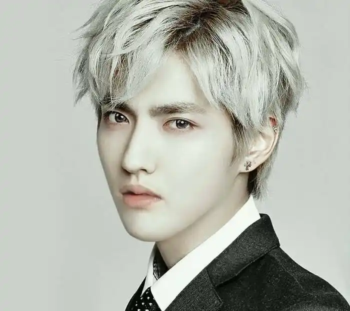 吴亦凡妈妈照片曝光,吴亦凡如同粘贴复制,论基因的重要性