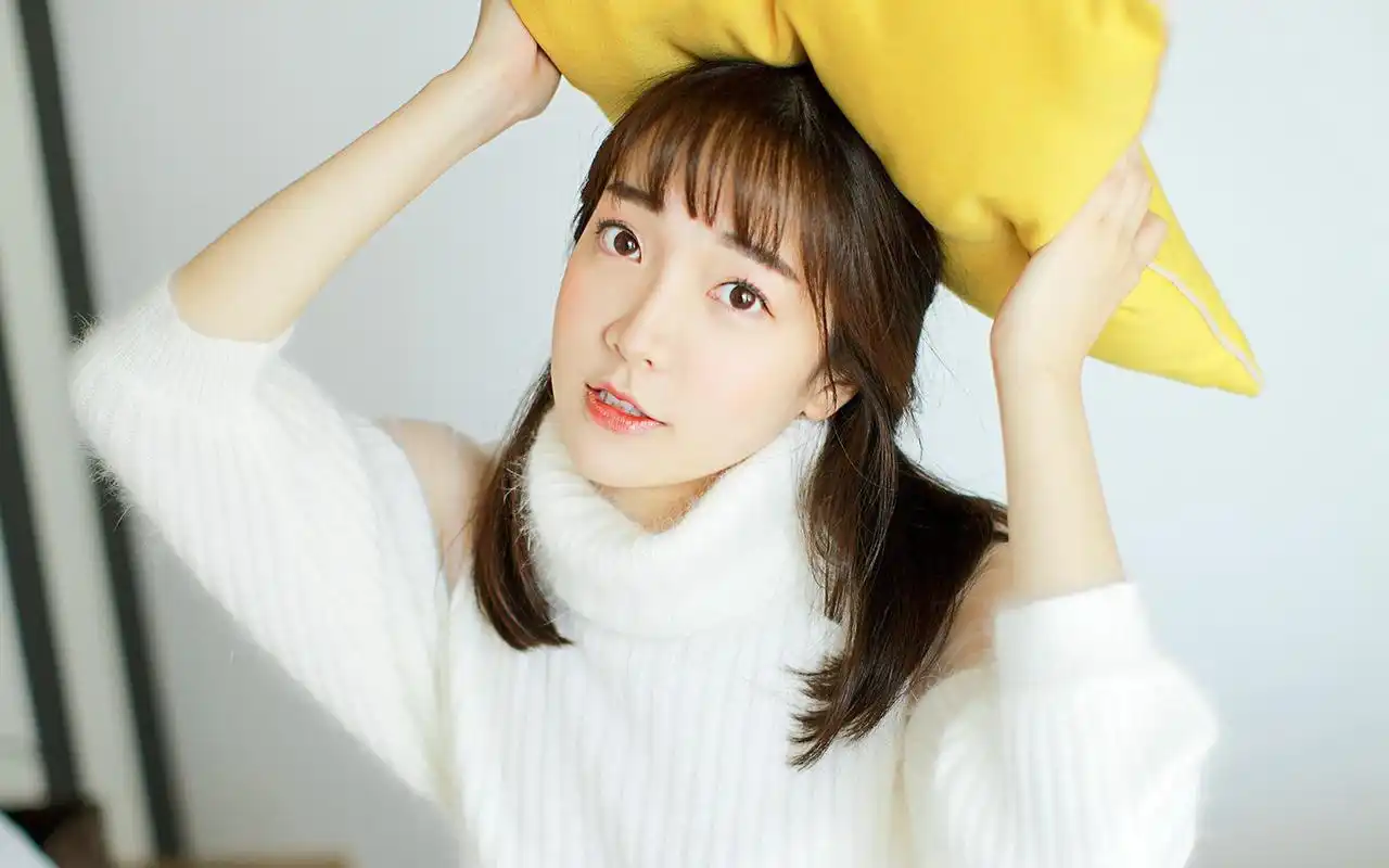 白色毛衣女孩甜美笑容治愈写真图片桌面壁纸第二辑-美女壁纸-壁纸下载
