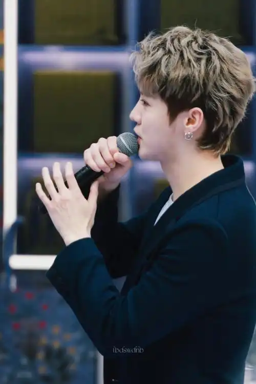 鹿晗超话//3839.3737.