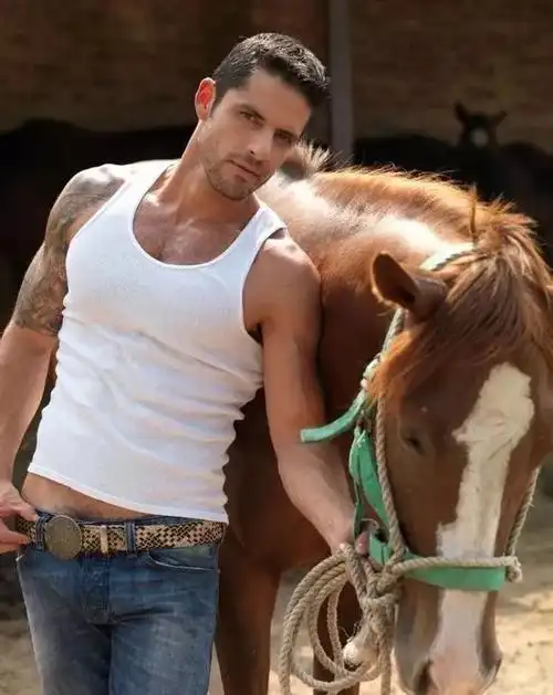 乌克兰男模diegoarnary胸毛也是男人魅力的利器