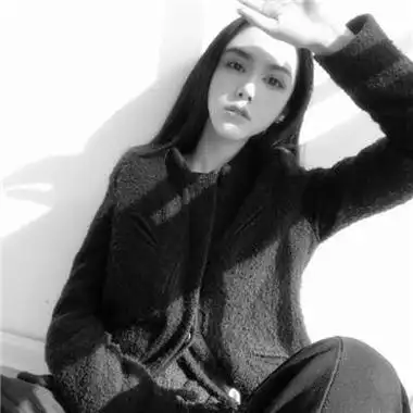 头像女生黑白侧脸冷艳