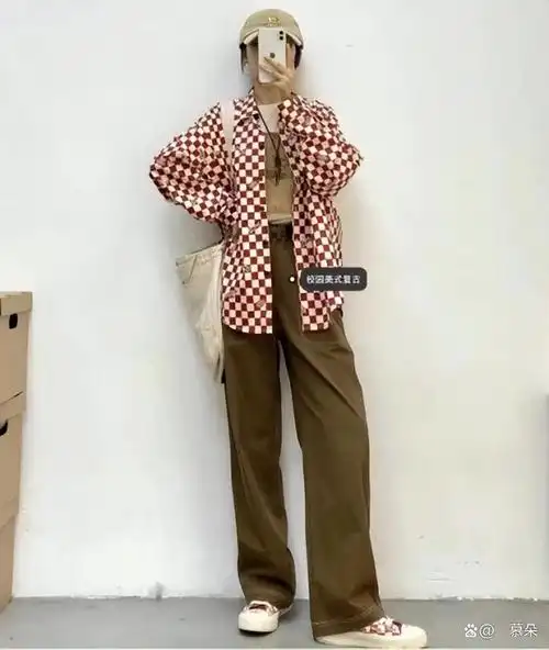 这个秋天,不妨改变自己以往的风格,大胆尝试一下美式复古穿搭,只要