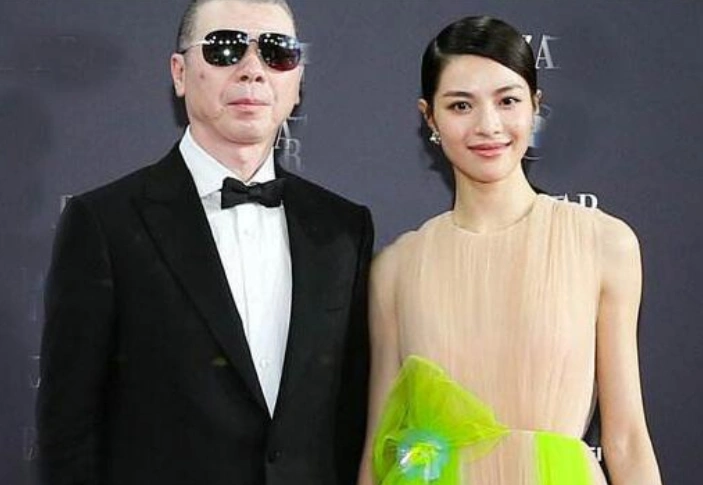 钟楚曦冯小刚澳门过夜