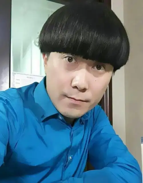 五六十岁男人:不建议留这3种发型,听着洋气,实际显老油腻