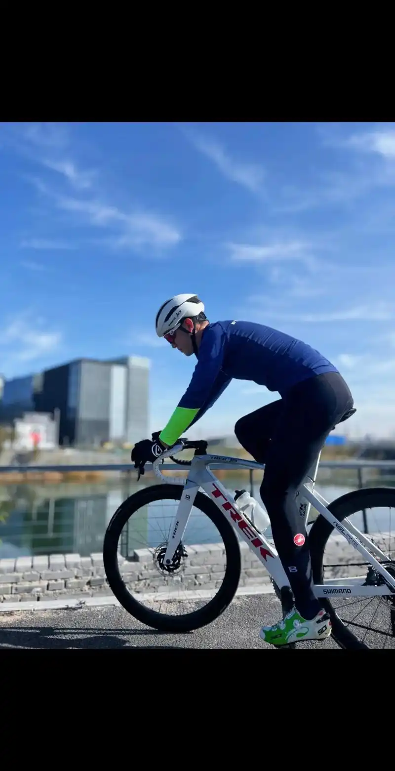 冬日暖阳.阳光会赋予我们无限生机#公路自行车 #骑行 #骑行 - 抖音