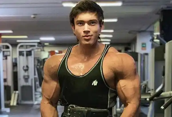 罗马尼亚巨臂哥健身多年变化照,网友:看上去像李小龙|健美|罗曼