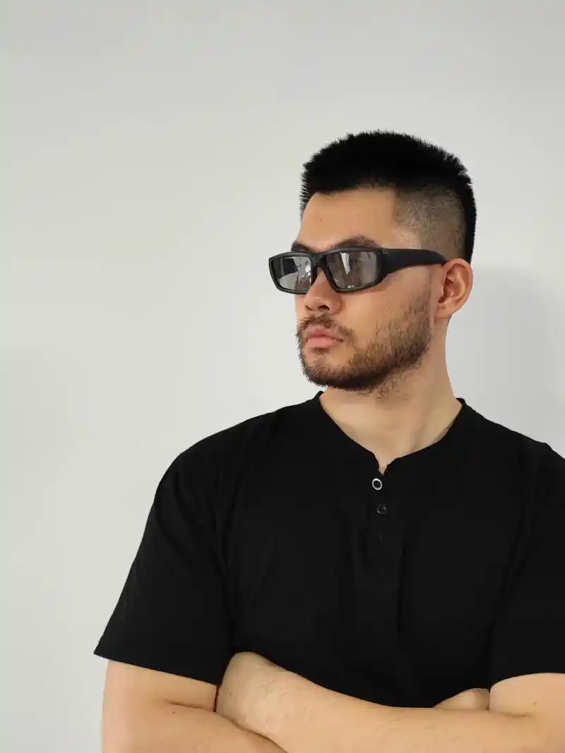 在家自拍.#男生穿搭 #络腮胡 #干净男生 #撸铁男孩 #憨 - 抖音