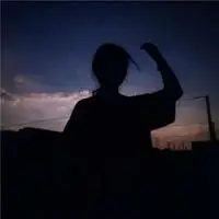 2020酷酷背影女头像【点击鼠标右键下载】