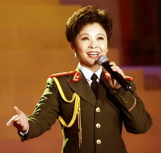 董文华:最红时谣言毁了她的事业和人生,丈夫陪她风雨与共