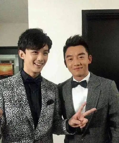 刘威抱着童年的杨幂,刘德华亲了谢霆锋一口!