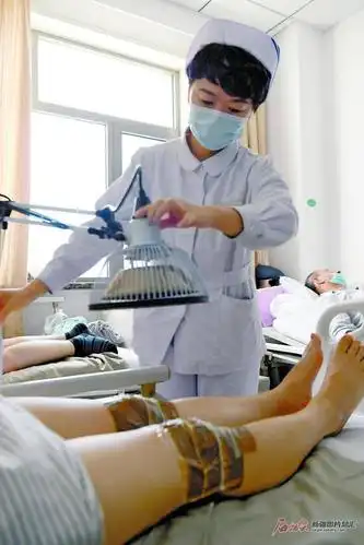 新疆医科大学第一附属医院骨科中心曹力团队为患者实施机器人辅助髋