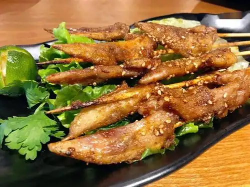 享美味 在碳火生活 美味的 烤玉米爽脆鲜香的 烤鸡尖 还有夏日里不能