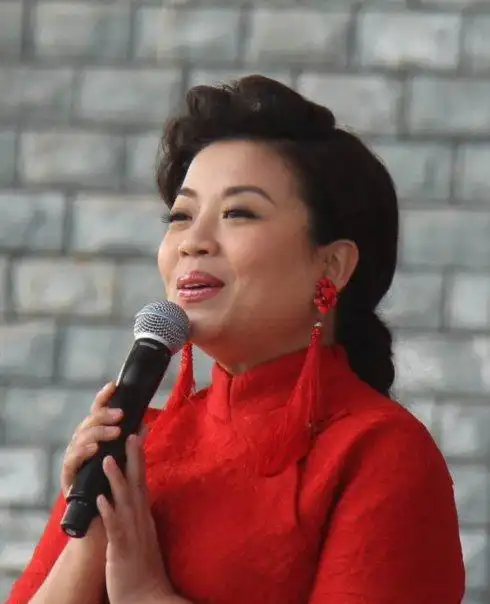 国家一级演员张也:曾登25次春晚,为何今52岁仍单身无人娶?