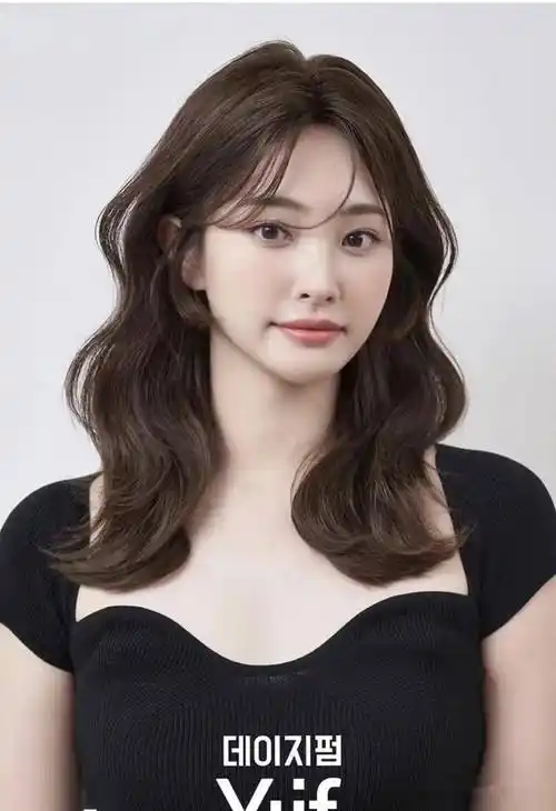 "轻盈搭肩烫",慵懒超耐看!_发型_中国_jfxxsp