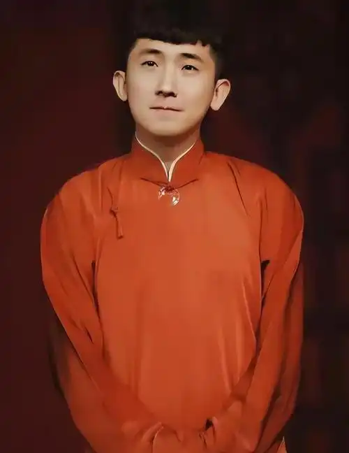 而德云社九字科弟子尚九熙与何九华合作多年却突然宣布拆伙分穴,从