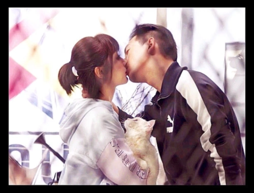 杨紫李现观看"童颜夫妇"kiss,看到两人的表情:好接地气