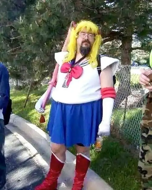 搞笑图片幽默段子笑话:怎么能这样呢?我还有一个包裹没收到呢?