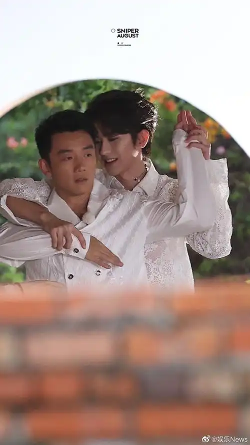 蔡徐坤郑恺这是在干什么##蔡徐坤郑恺跳舞