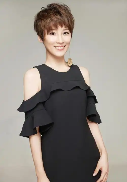 主持人谢楠:嫁给偶像吴京,4年生两子,风光背后有心酸