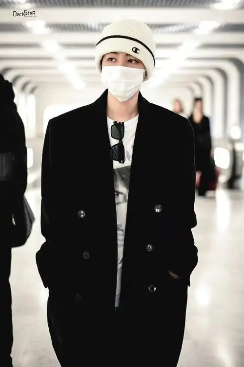 王俊凯 巴黎时装周