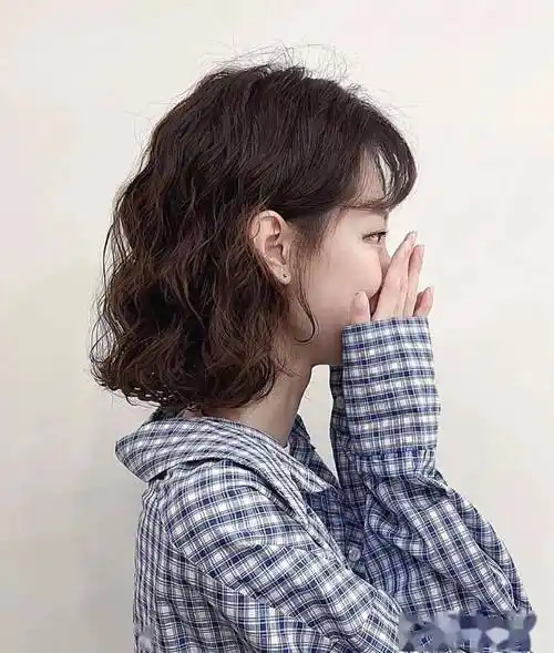 " 短发全头烫 " ,简单很耐看._发型_中国_jfxxsp