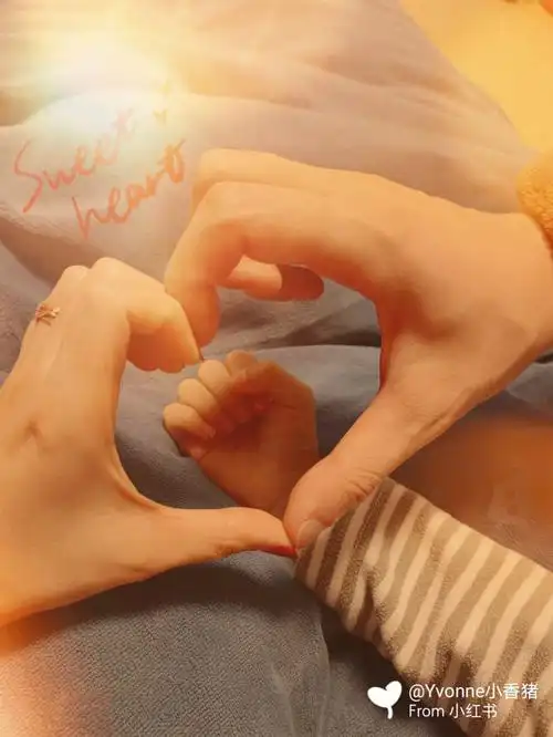 喜欢花,我只喜欢你捧着花朝我走来的样子99#情人节文案  #手势拍照