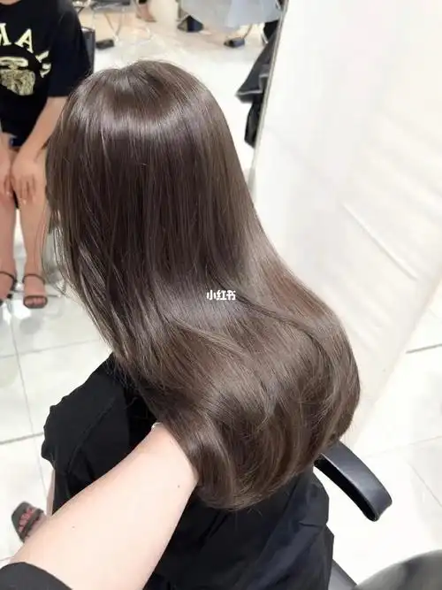 不用漂的温柔显白发色巧克力棕色也太绝了