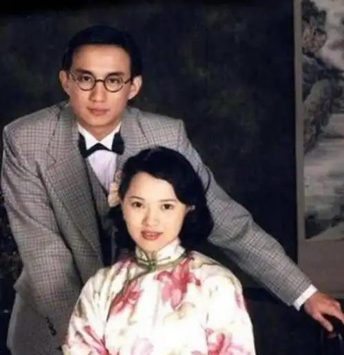 1999年深夜伊能静穿着睡衣敲开了黄磊的门我的身材口好疼